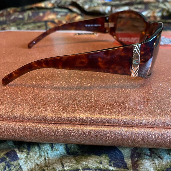 Vintage Tommy Hilfiger sunglasses - Picture 2 of 5